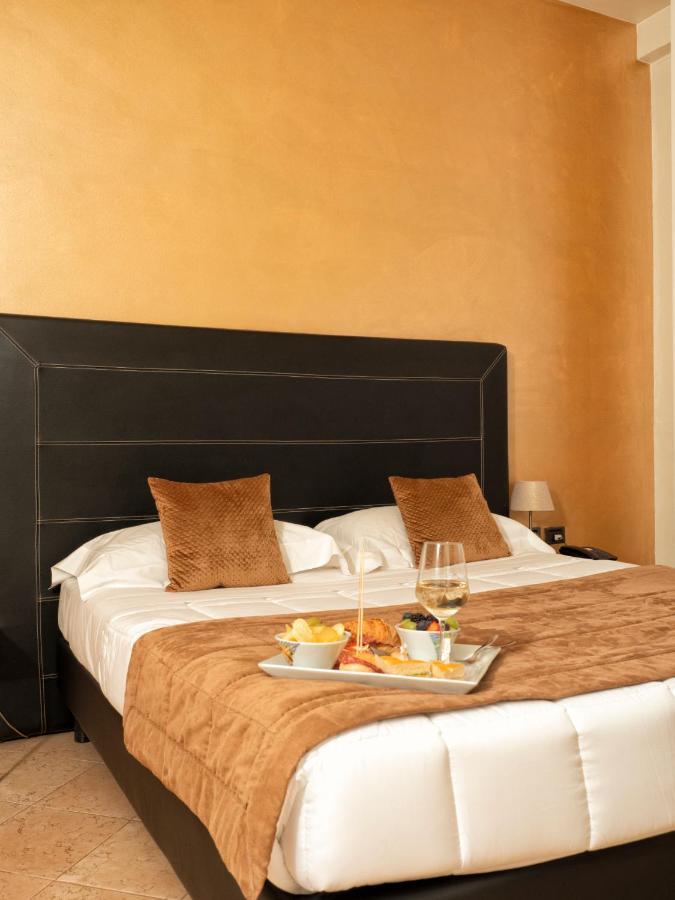 Hotel Europa Pallazzolo sullʼOglio Zewnętrze zdjęcie